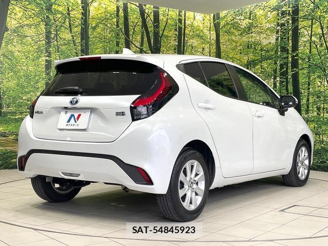 Toyota AQUA 2023-01 8010453-16