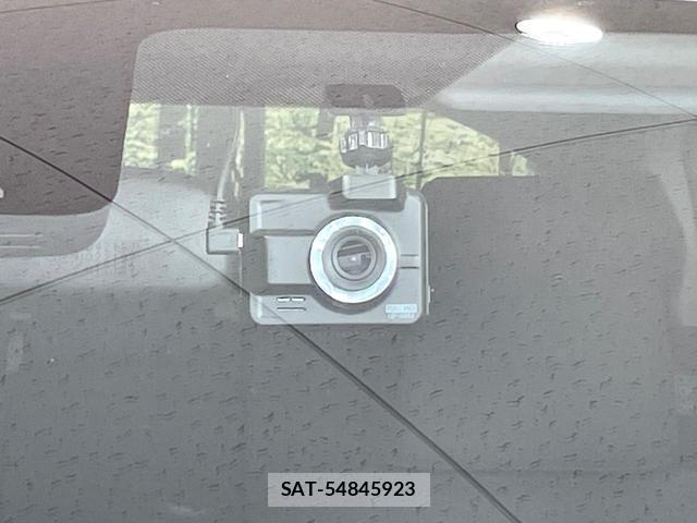 Toyota AQUA 2023-01 8010453-6