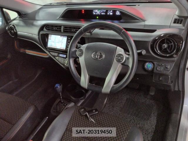 Toyota AQUA 2015-06 8010488-2
