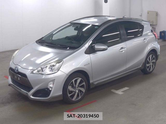 Toyota AQUA 2015-06 8010488-3