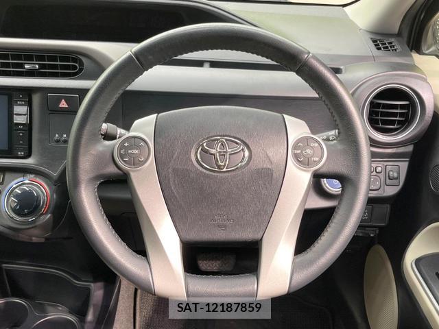 Toyota AQUA 2014-08 8011102-10