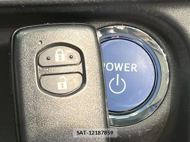 Toyota AQUA 2014-08 8011102-6