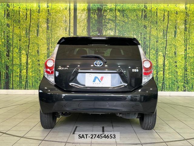Toyota AQUA 2012-07 8011367-13
