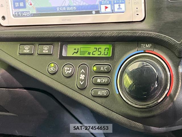 Toyota AQUA 2012-07 8011367-4