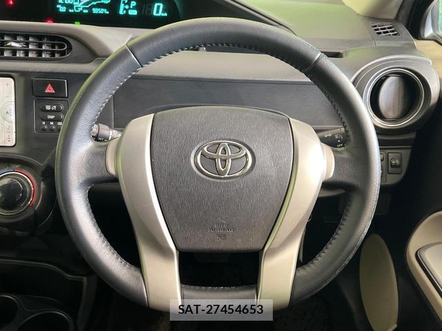 Toyota AQUA 2012-07 8011367-9
