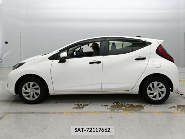 Toyota AQUA 2023-06 8011564-10