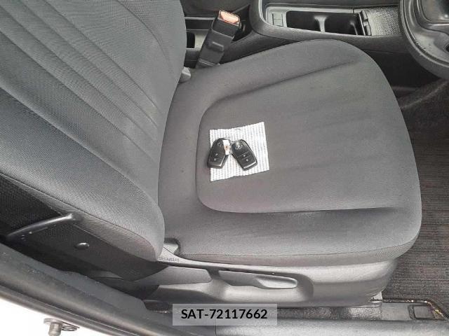 Toyota AQUA 2023-06 8011564-3