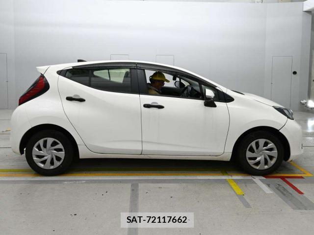 Toyota AQUA 2023-06 8011564-6