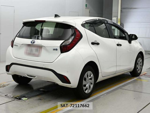 Toyota AQUA 2023-06 8011564-8