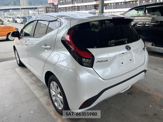 Toyota AQUA 2023-07 8011619-1