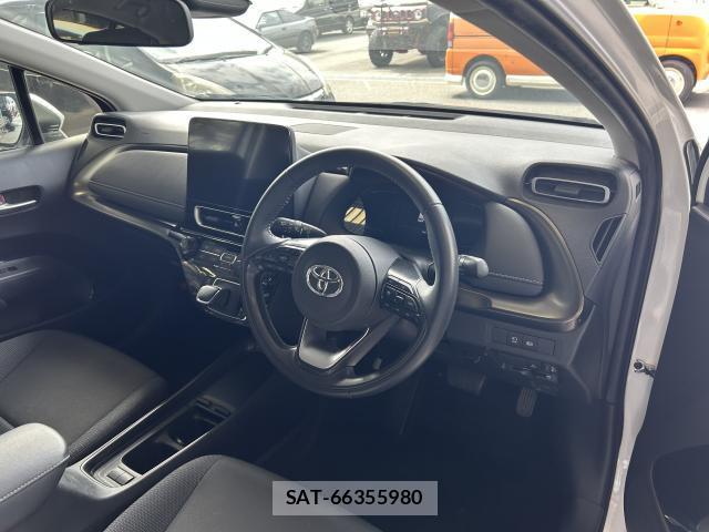 Toyota AQUA 2023-07 8011619-2
