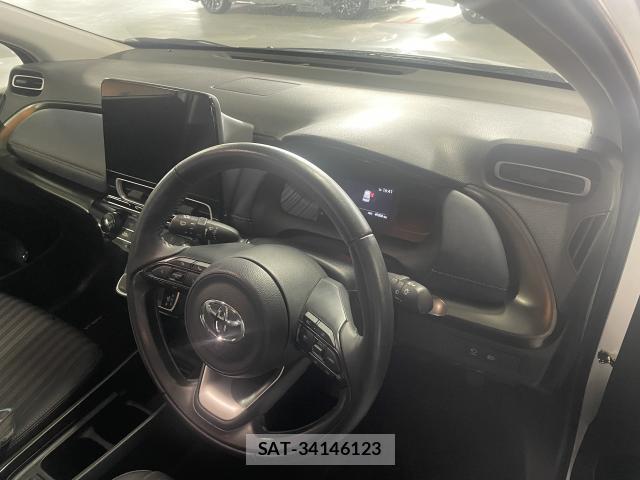 Toyota AQUA 2022-03 8011621-2
