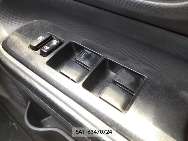 Toyota AQUA 2021-06 8012086-13