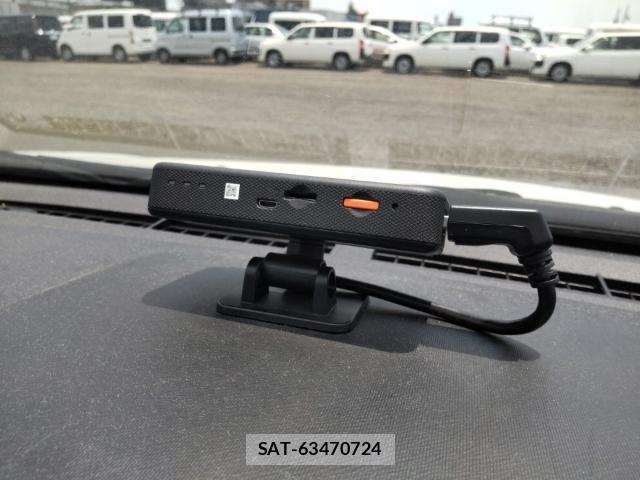 Toyota AQUA 2021-06 8012086-16