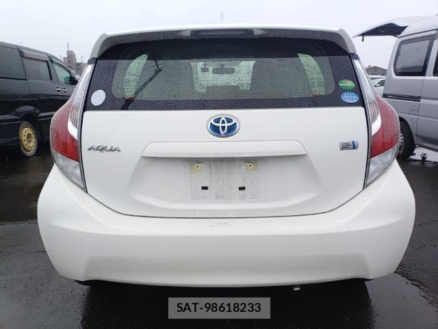 Toyota AQUA 2015-07 8012101-1