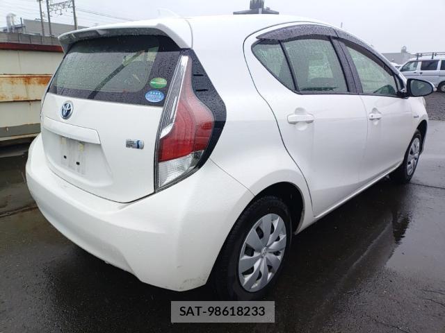 Toyota AQUA 2015-07 8012101-4