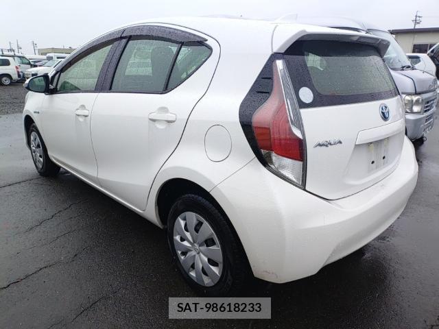 Toyota AQUA 2015-07 8012101-5