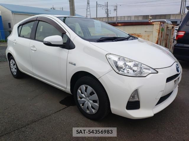 Toyota AQUA 2014-07 8012106-3