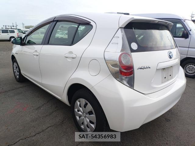 Toyota AQUA 2014-07 8012106-5