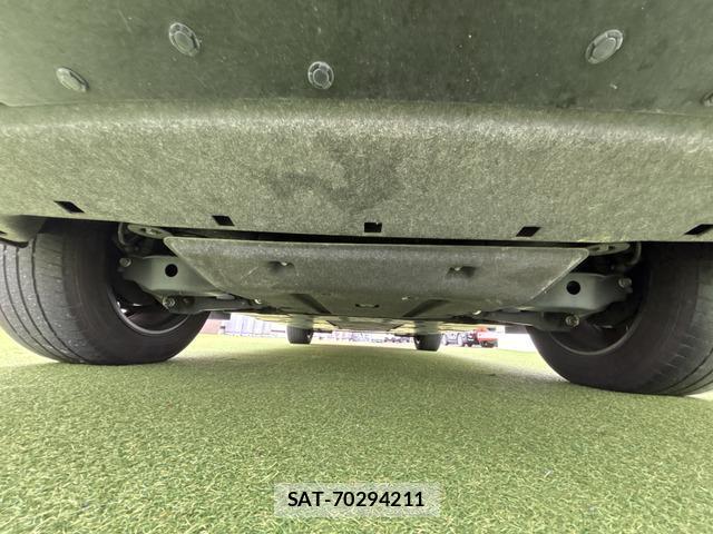 Nissan Ariya 2023-04 8011767-8