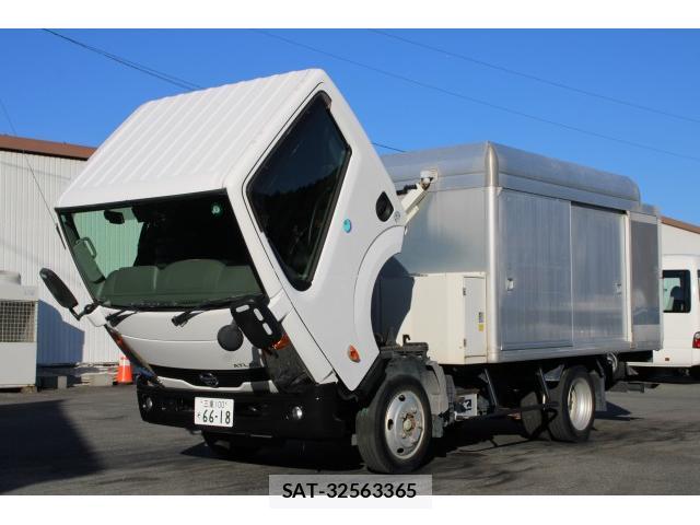 Nissan ATLAS 2015-02 8003152-9