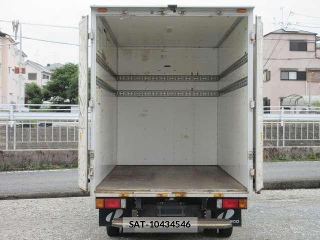 Nissan ATLAS 2015-02 8009797-7