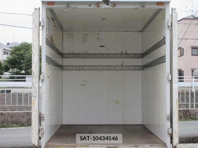 Nissan ATLAS 2015-02 8009797-8
