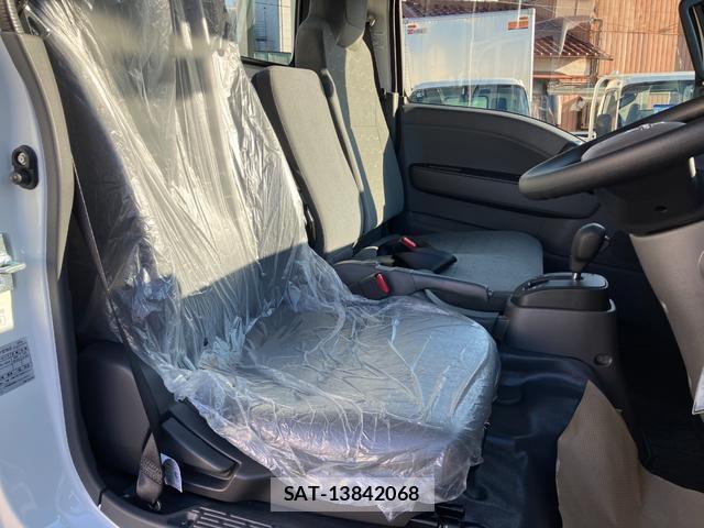 Nissan ATLAS 2025-11 8011953-6