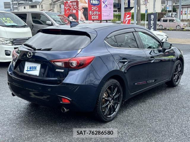 Mazda AXELA SPORT 2014-01 8008743-4