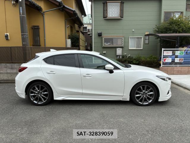 Mazda AXELA SPORT 2018-06 8012468-3