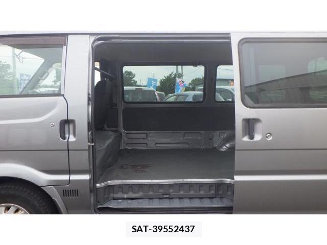 Mazda BONGO VAN 2017-03 8004379-12
