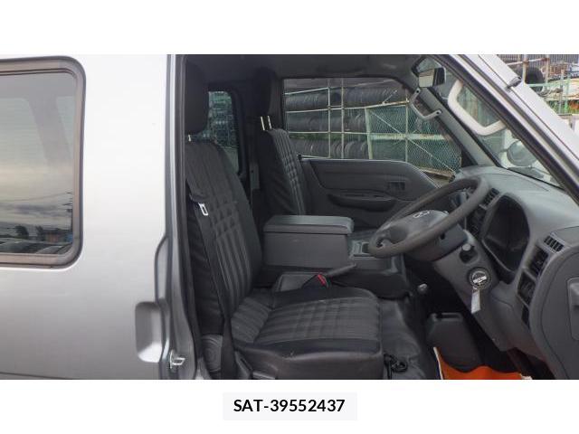 Mazda BONGO VAN 2017-03 8004379-6