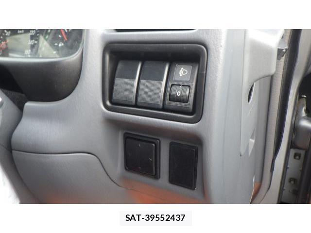 Mazda BONGO VAN 2017-03 8004379-7