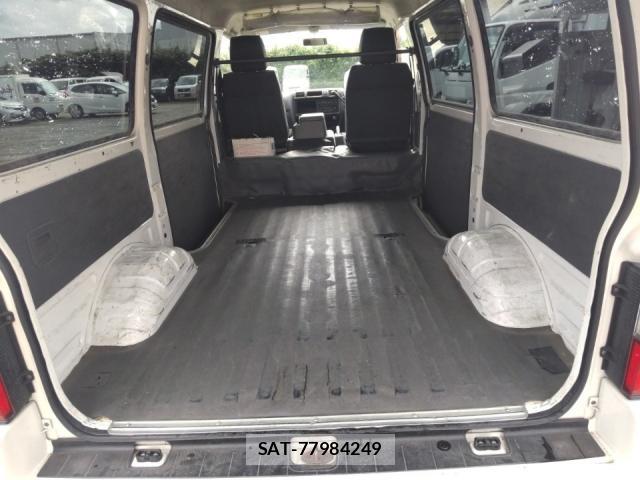 Mazda BONGO VAN 2017-06 8005650-5