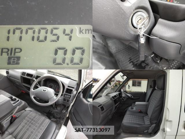 Mazda BONGO VAN 2017-06 8012123-7