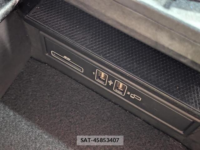 Mercedes Benz C-CLASS 2019-03 8003817-11