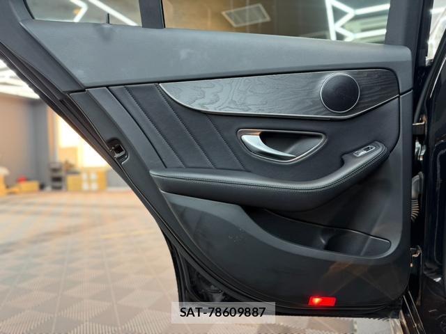 Mercedes Benz C-CLASS 2019-04 8010637-15