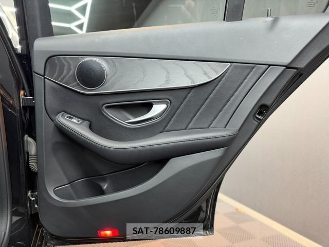 Mercedes Benz C-CLASS 2019-04 8010637-2