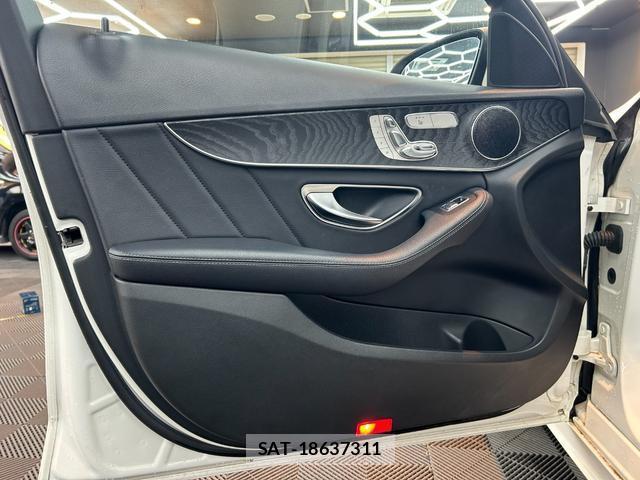 Mercedes Benz C-CLASS 2019-02 8010647-11