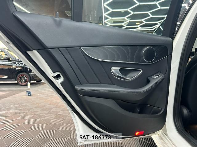 Mercedes Benz C-CLASS 2019-02 8010647-3