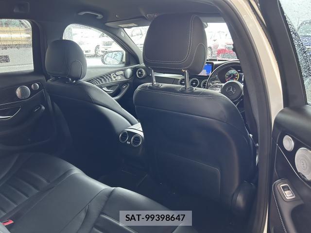 Mercedes Benz C-CLASS 2018-08 8011371-10
