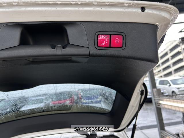 Mercedes Benz C-CLASS 2018-08 8011371-16