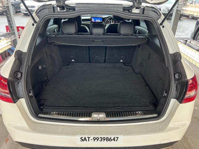 Mercedes Benz C-CLASS 2018-08 8011371-17