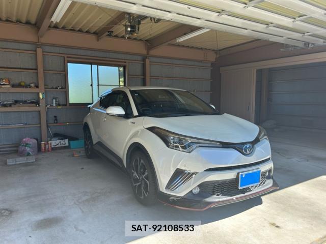 Toyota C-HR 2017-06 8005587-1