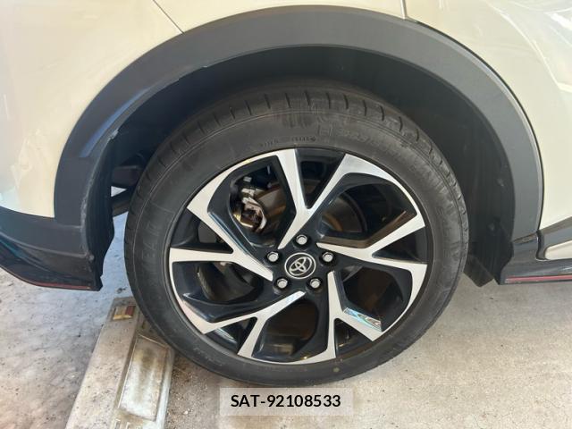 Toyota C-HR 2017-06 8005587-4