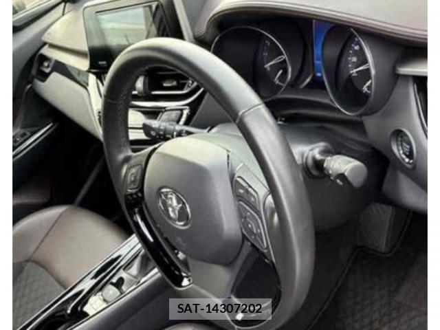 Toyota C-HR 2017-02 8008283-2