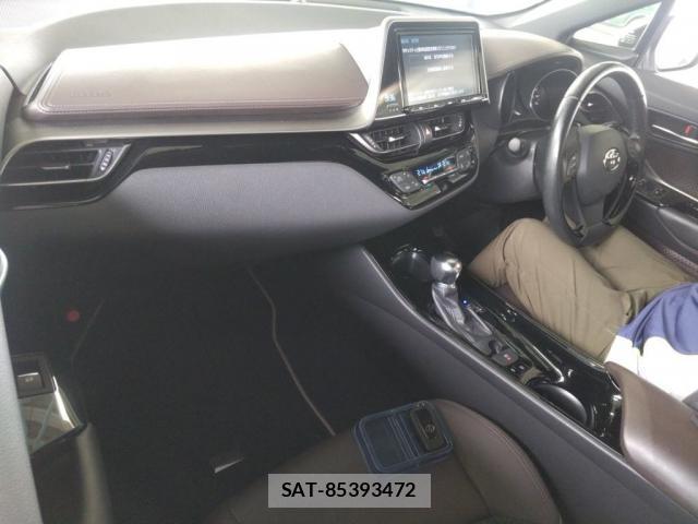 Toyota C-HR 2018-01 8009321-2