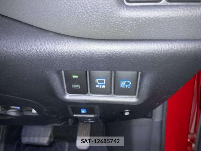 Toyota C-HR 2021-06 8009329-6