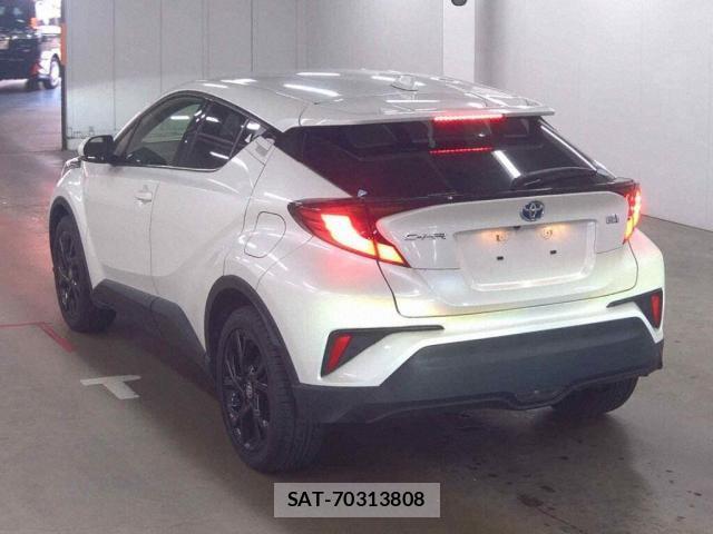 Toyota C-HR 2020-11 8010493-1