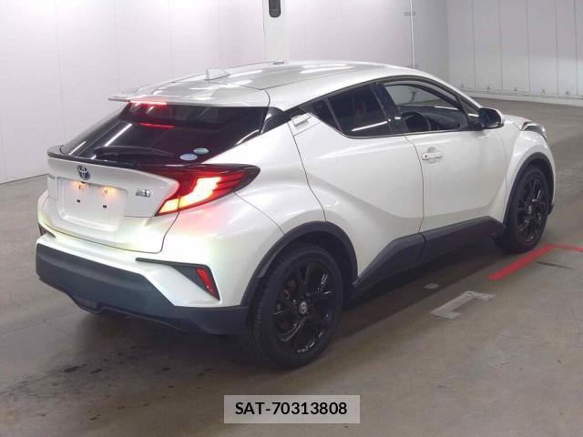 Toyota C-HR 2020-11 8010493-4
